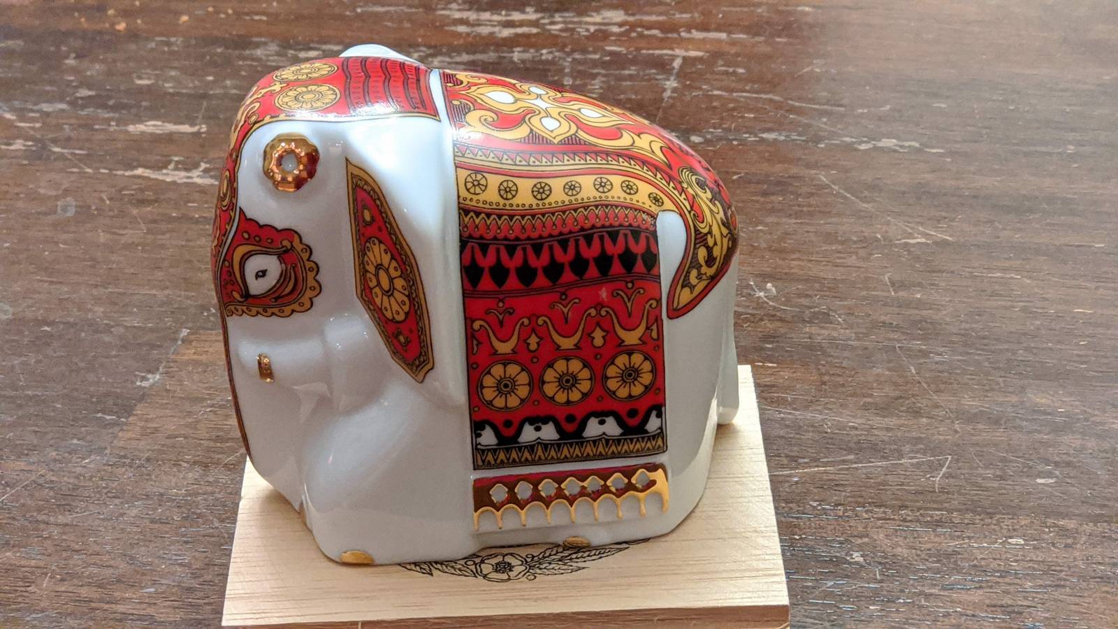 Sri Lanka ceramic elephant Anura Guruge Google Pixel 4